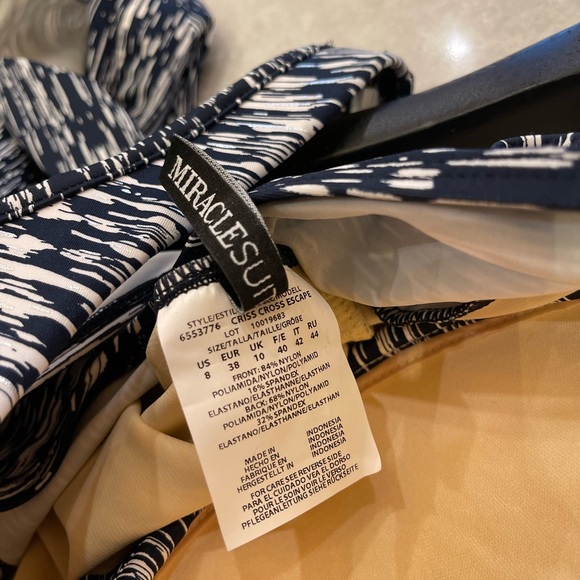 NEW MIRACLESUIT Silver Shores Criss Cross Escape One Piece Swimsuit Size 8 - Picture 9 of 10